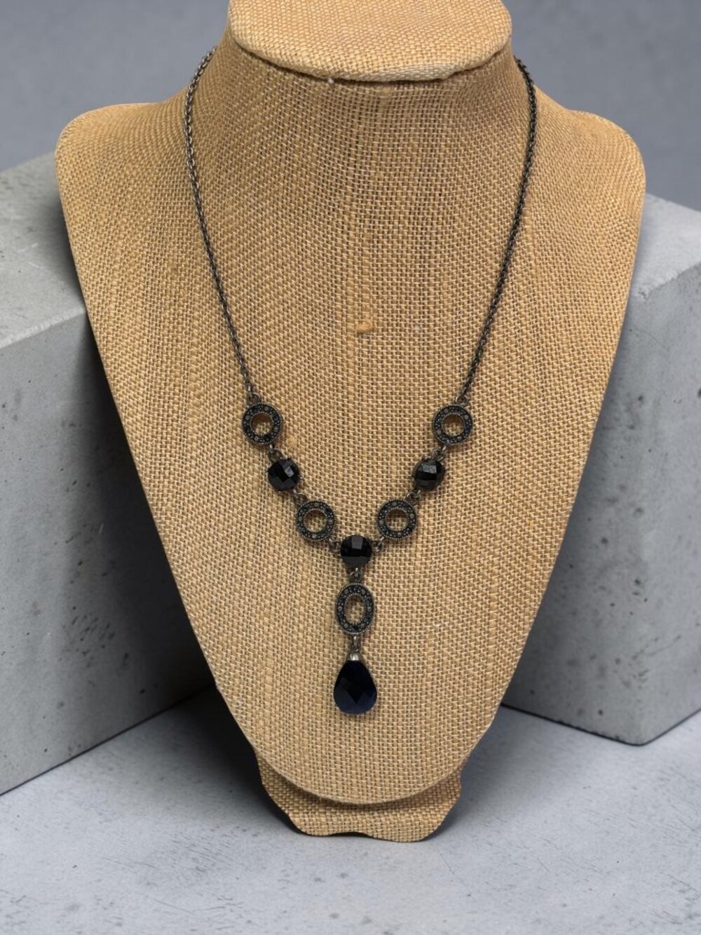 Vintage Avon Dark Blue Teardrop Pendant Necklace With Circle Accents